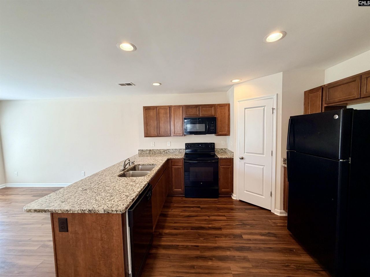 1073 Roscoe Road  Photo 5