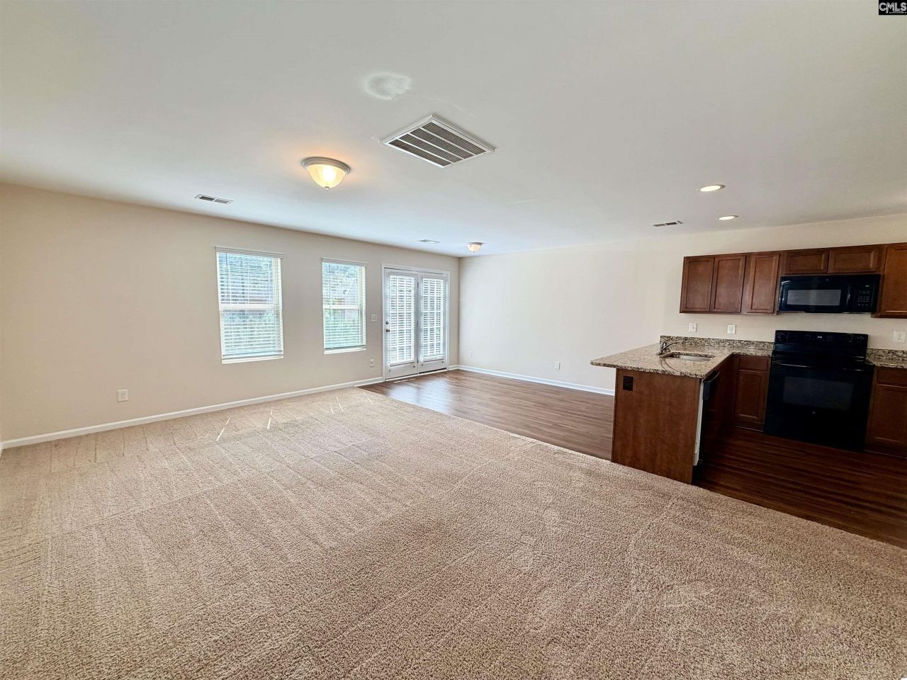 1073 Roscoe Road  Photo 6