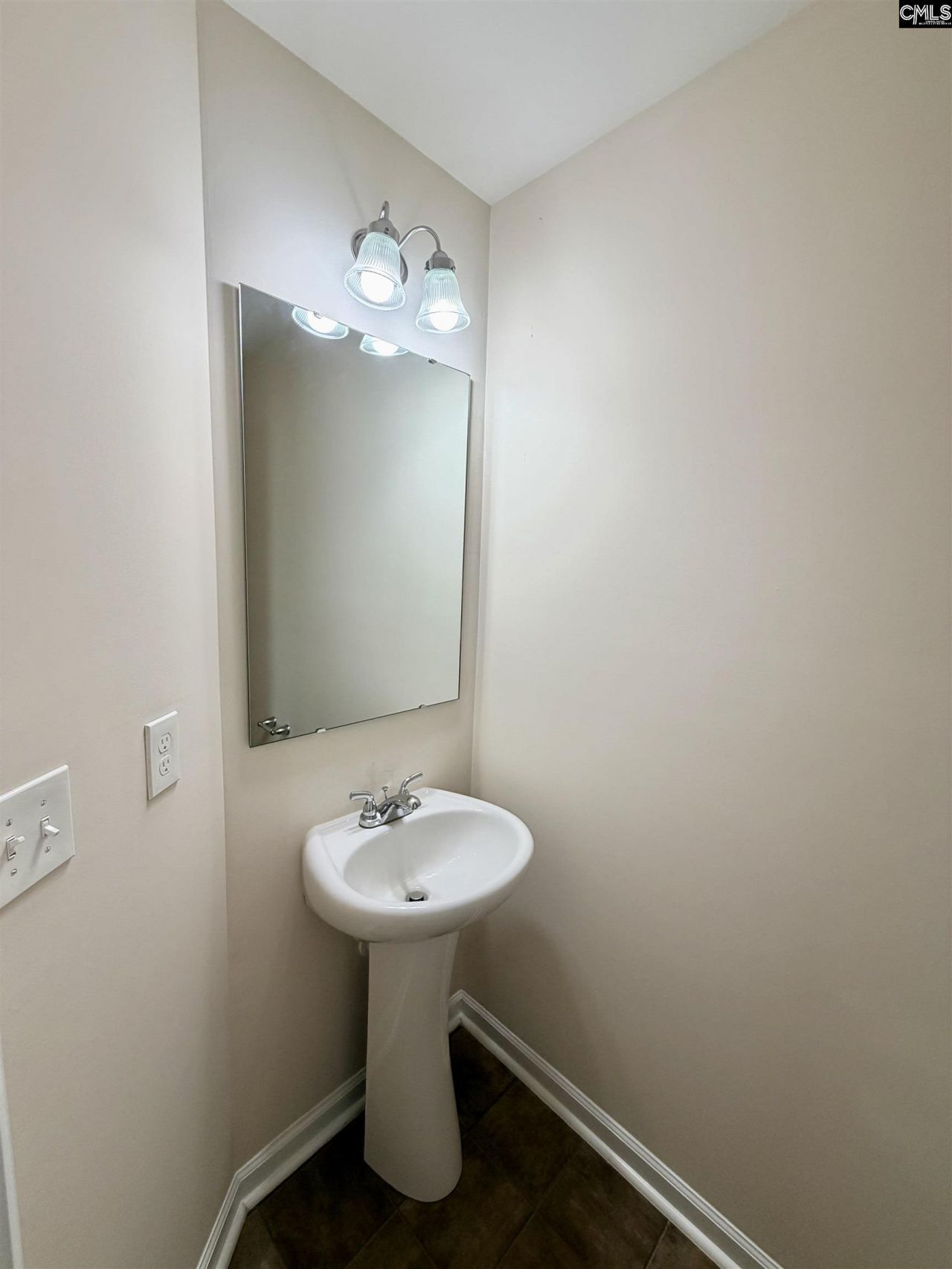 1073 Roscoe Road  Photo 8