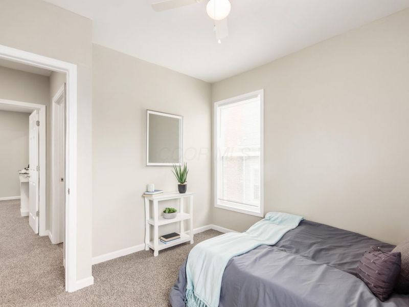 557 E Gates Street , Columbus, OH 43206 Photo 12