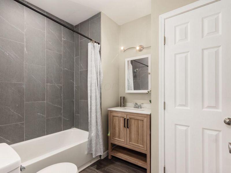 557 E Gates Street , Columbus, OH 43206 Photo 13