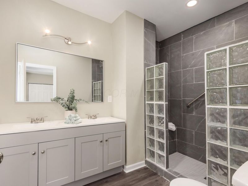 557 E Gates Street , Columbus, OH 43206 Photo 16