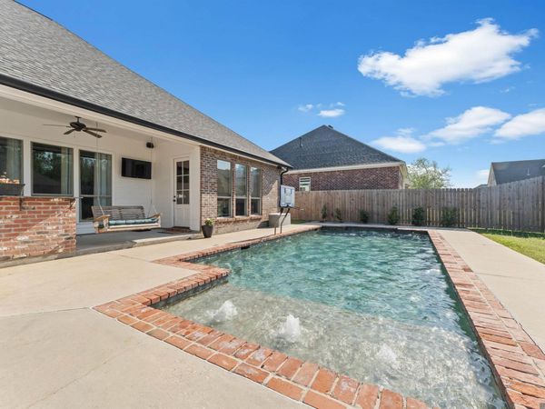 14532 Oak Path Dr, Prairieville, LA 70769