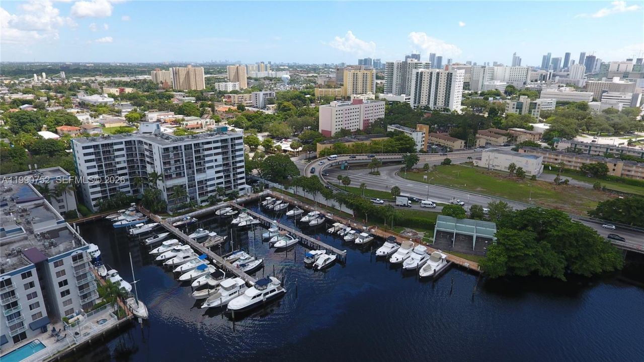 1700 NW North River Dr , Miami, FL 33125 Photo