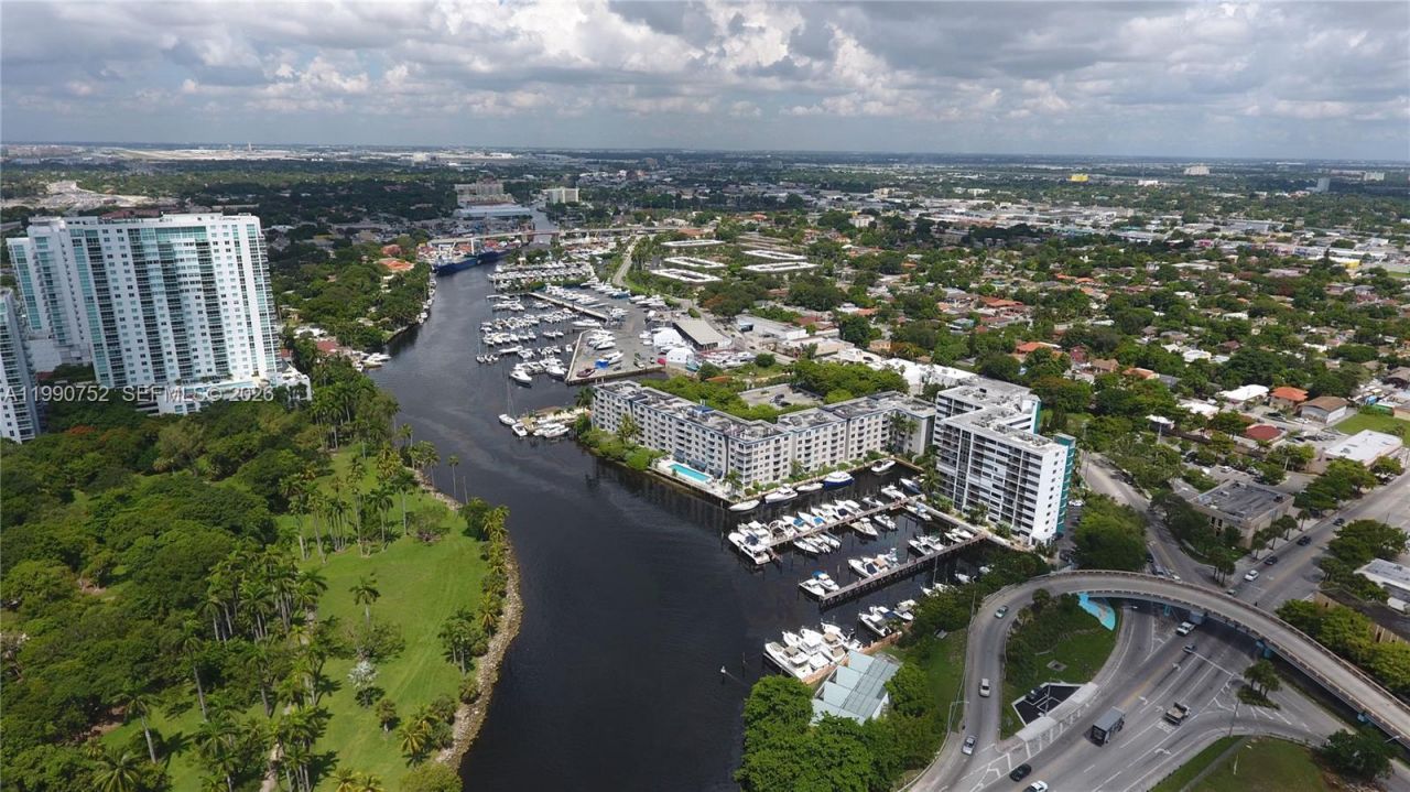 1700 NW North River Dr , Miami, FL 33125 Photo