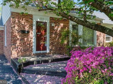 2215 DIXIE DRIVE, YORK, PA 17402