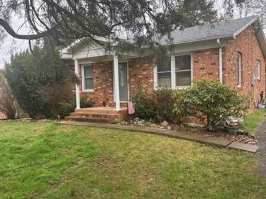 2 MASSANUTTEN PLACE , LURAY, VA 22835