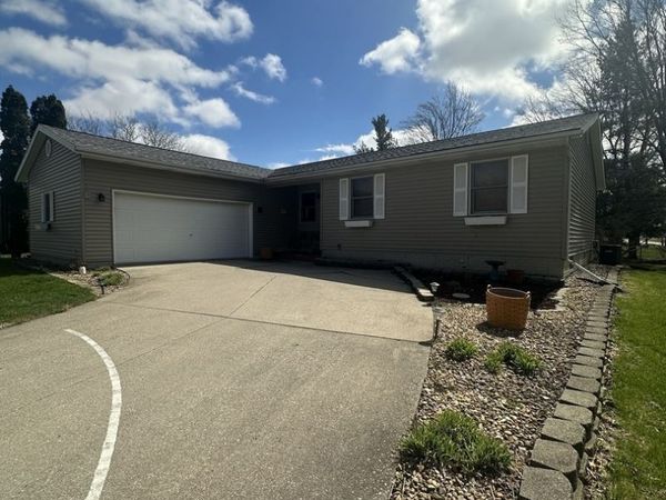 610 Kelley Drive, Heyworth, IL 61745