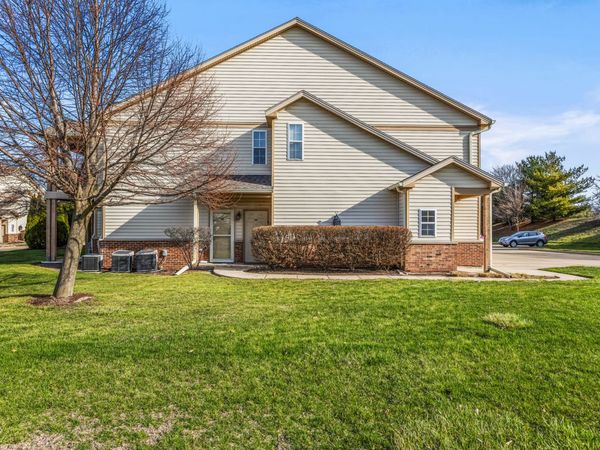 3604 Thornhill Drive, Unit 3604, Champaign, IL 61822