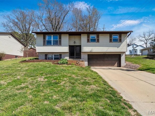 1500 Valley Forge Drive, Collinsville, IL 62234