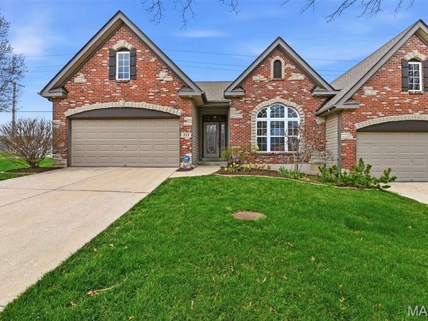 111 Long And Winding Road, St Peters, MO 63376