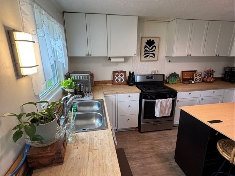 10526 Florida Street, Aurora, OH 44202 Photo 2