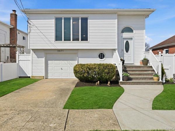 3671 Bayview Street, Seaford, NY 11783