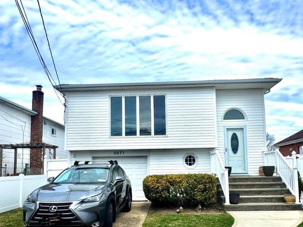 3671 Bayview Street, Seaford, NY 11783