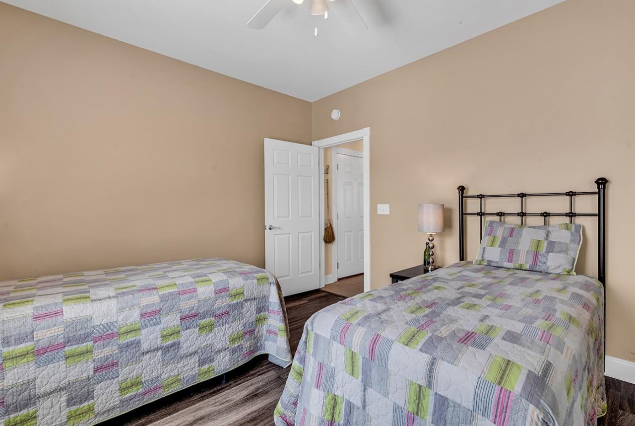 4879 Luster Leaf Circle  Photo 19