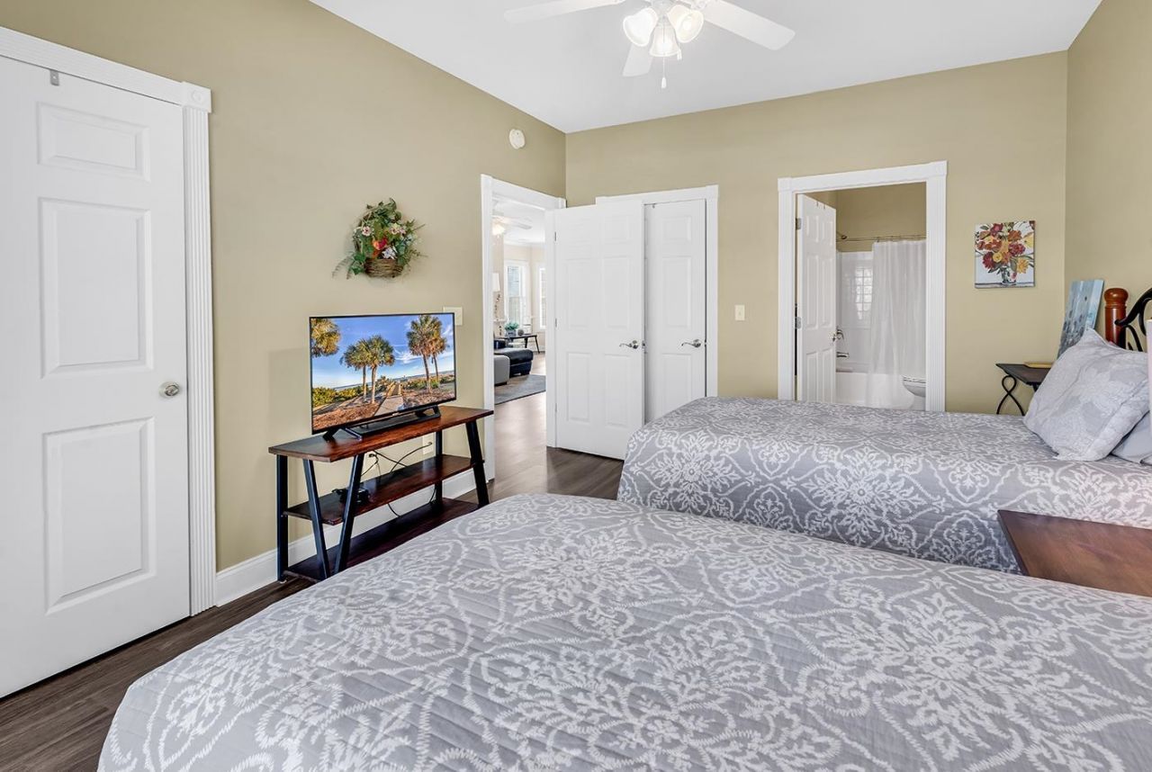 4879 Luster Leaf Circle  Photo 33