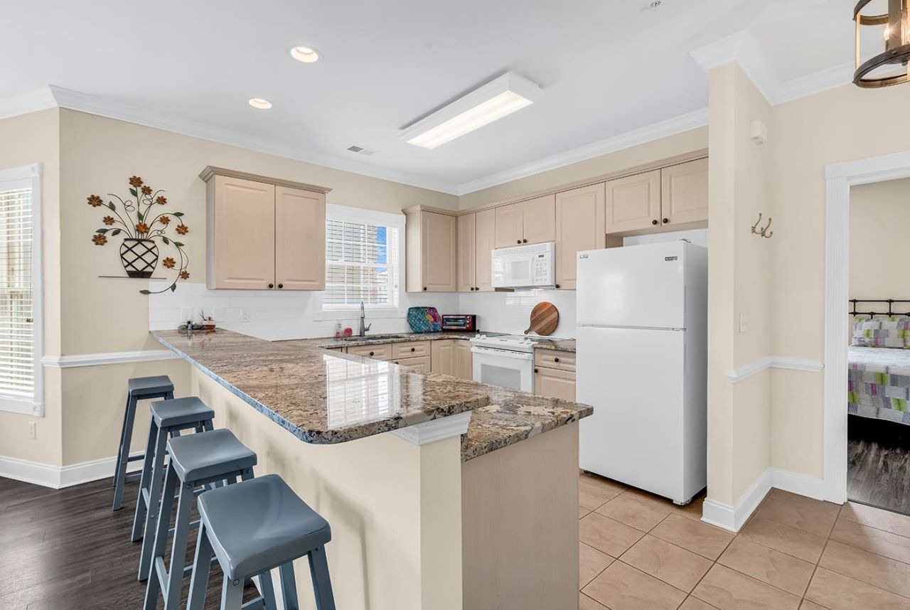 4879 Luster Leaf Circle  Photo 4