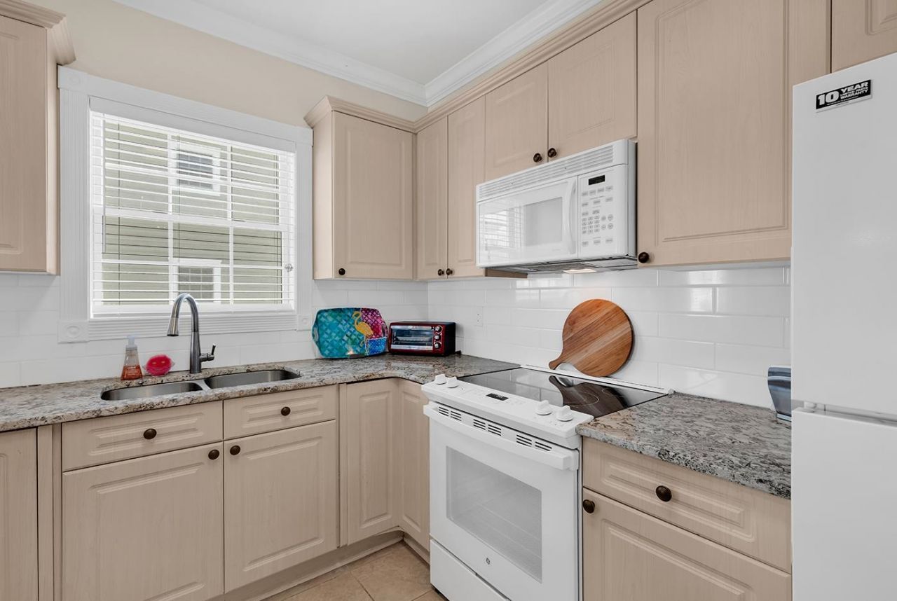 4879 Luster Leaf Circle  Photo 6