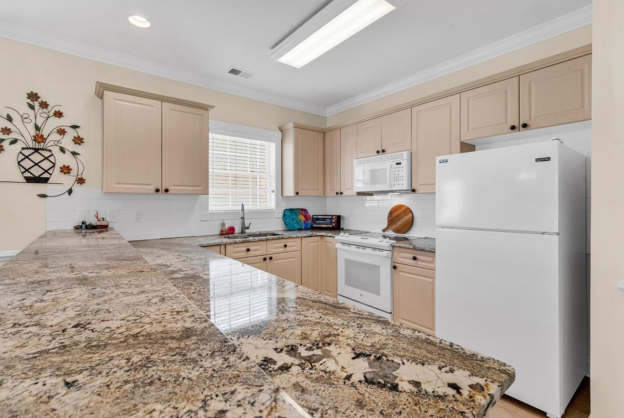 4879 Luster Leaf Circle  Photo 8