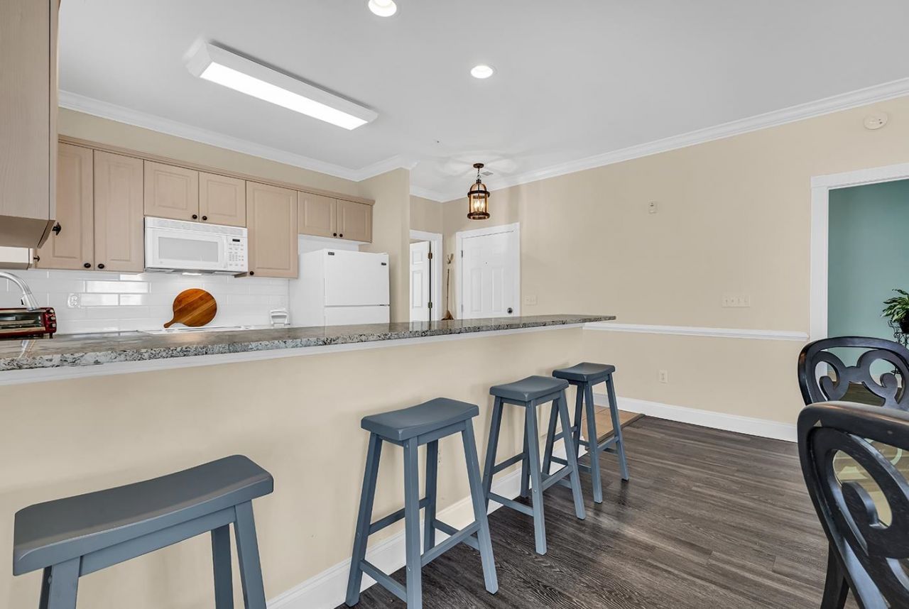 4879 Luster Leaf Circle  Photo 9