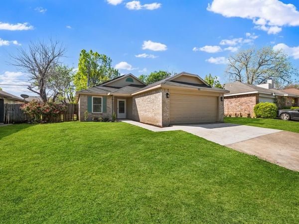 1404 Woodfern Drive, Arlington, TX 76018