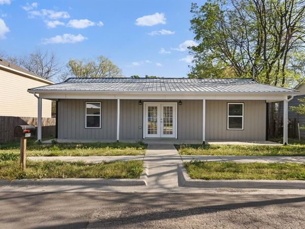 805 S 4th Street, Bonham, TX 75418