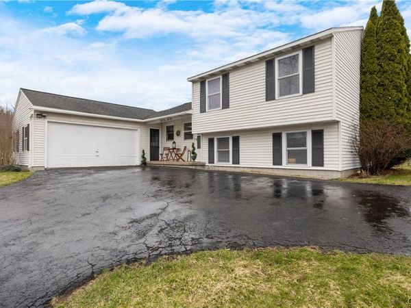 8346 Sextant Drive, Baldwinsville, NY 13027