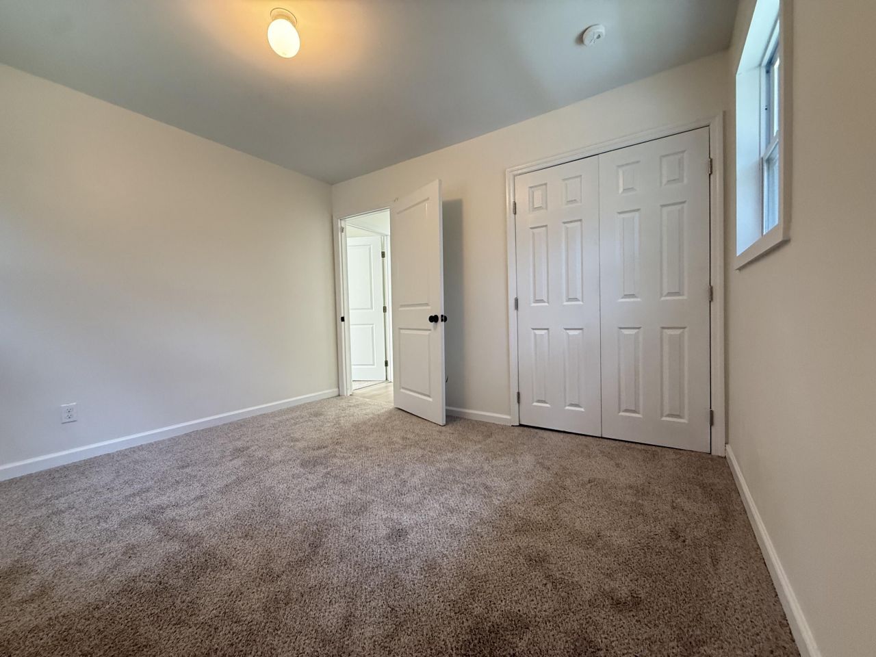 285 Koger Drive Photo 13