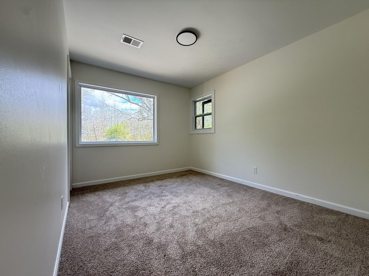 285 Koger Drive Photo 16