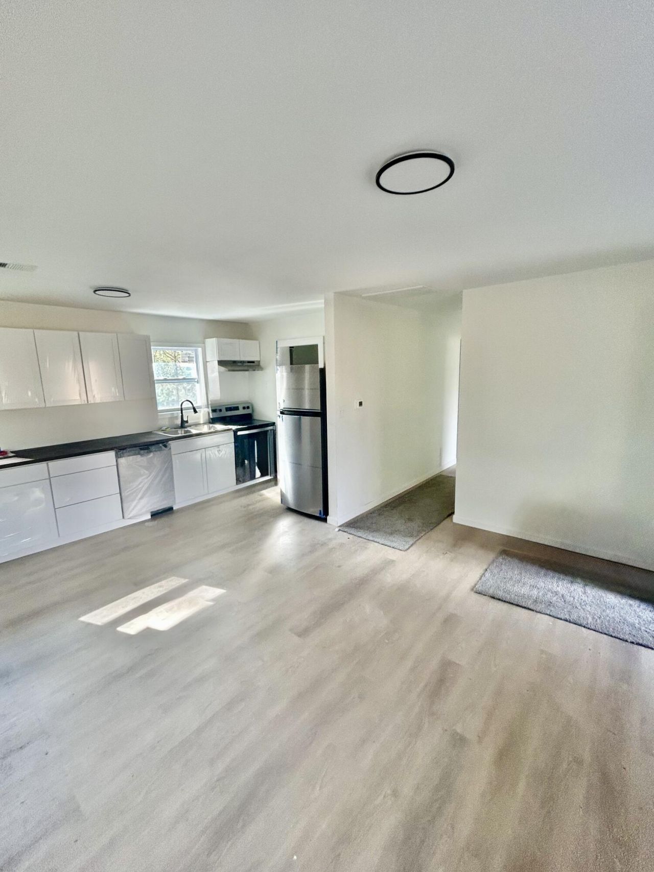 285 Koger Drive Photo 6