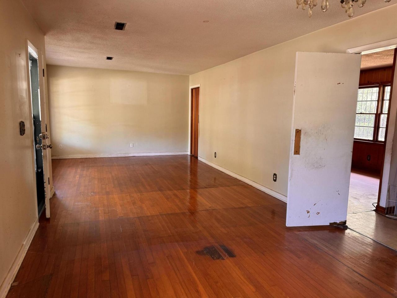 1106 Barrett Road Photo 4