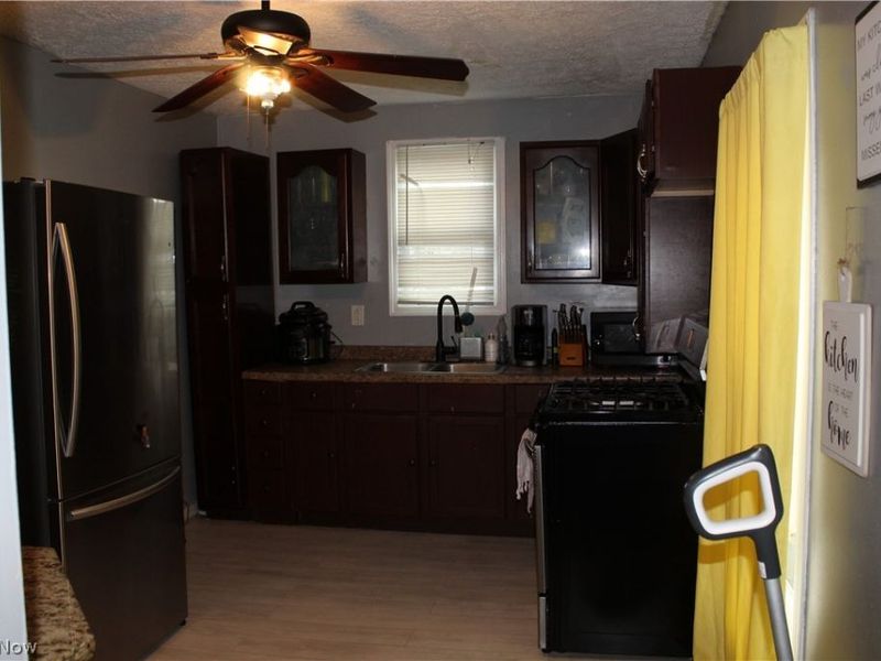 124 E 32nd Street, Lorain, OH 44055 Photo 2