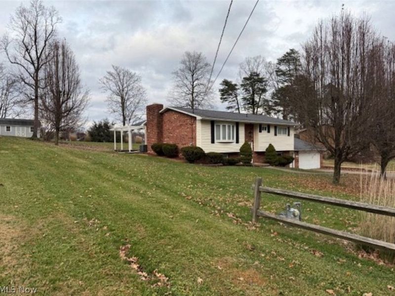 245 Kittle Street, Williamstown, WV 26187 Photo 3