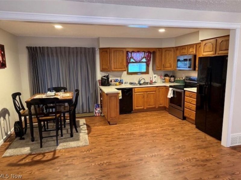 245 Kittle Street, Williamstown, WV 26187 Photo 6