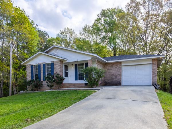 423 Sam Rayburn Dr., Hattiesburg, MS 39402