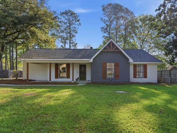 403 Kensington Dr., Hattiesburg, MS 39402