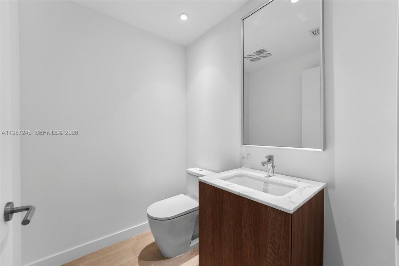 500 Alton Rd , Unit 2402, Miami Beach, FL 33139 Photo