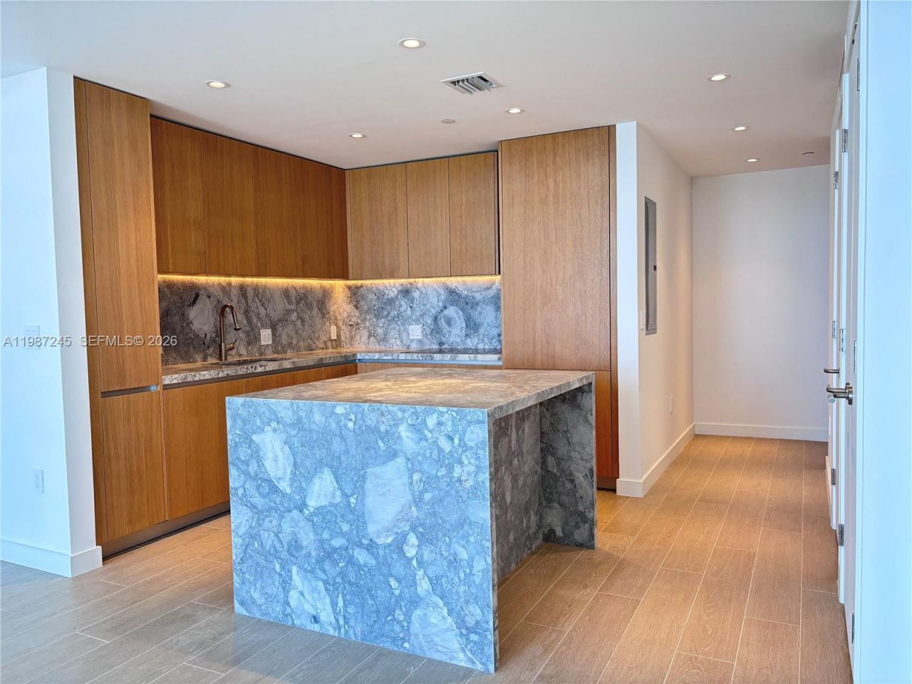 500 Alton Rd , Unit 2402, Miami Beach, FL 33139 Photo