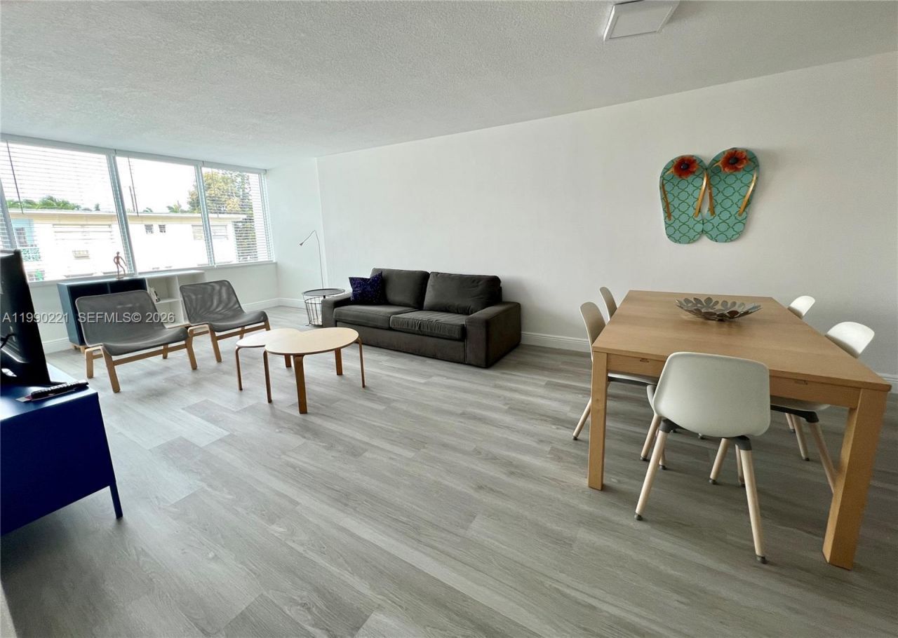 8233 Harding Ave , Unit 204, Miami Beach, FL 33141 Photo