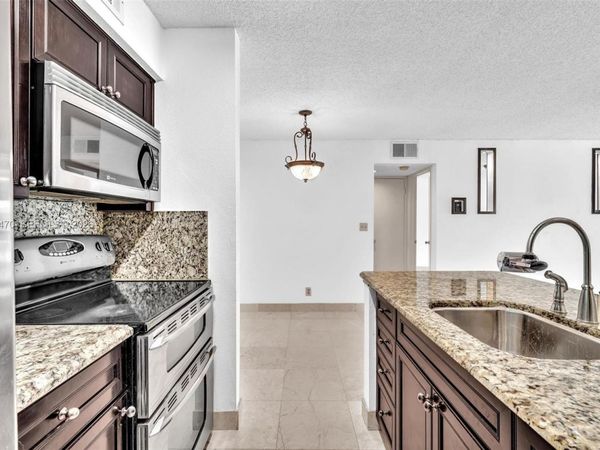 2796 S University Dr , Unit 2104, Davie, FL 33328