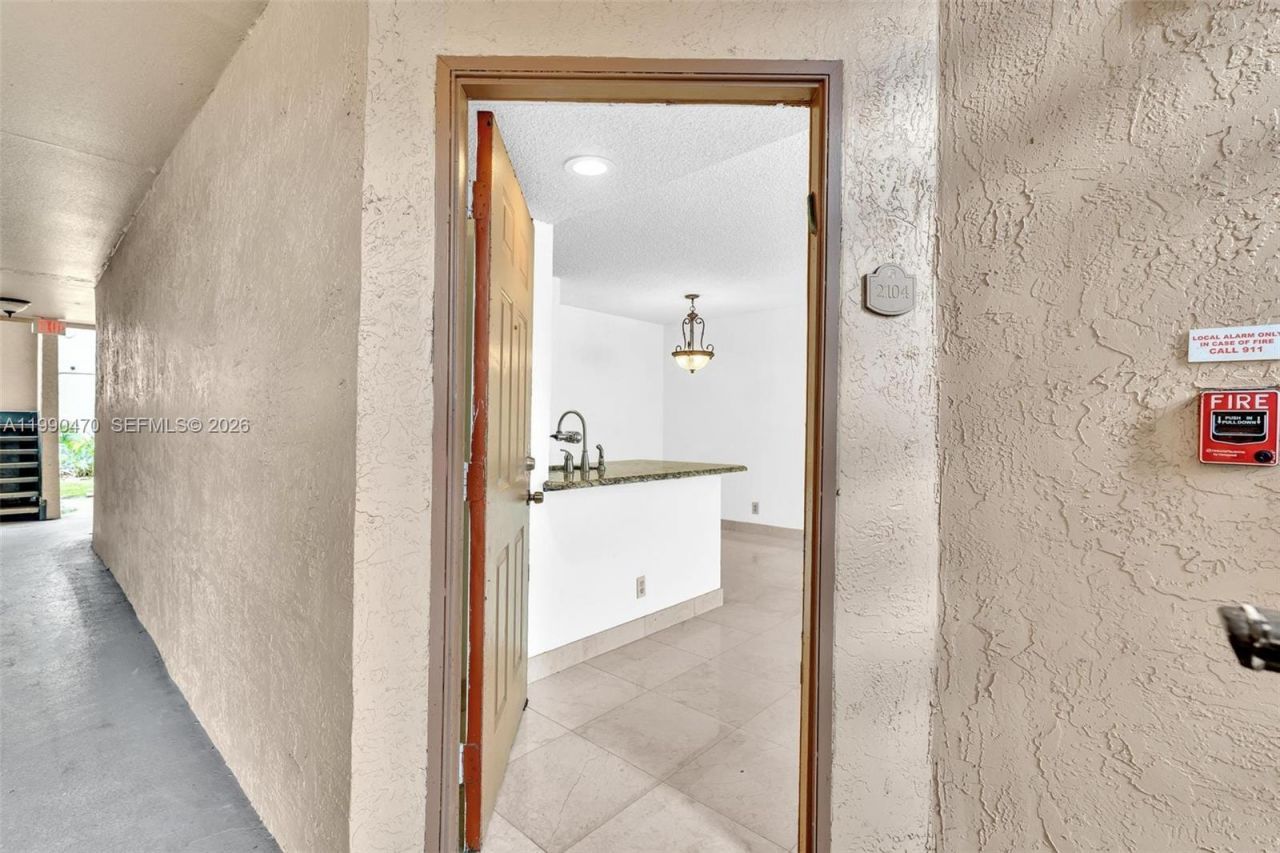 2796 S University Dr , Unit 2104, Davie, FL 33328 Photo