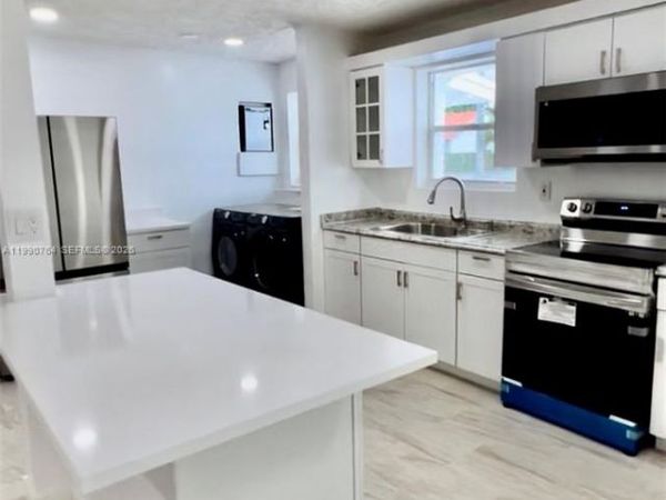 1800 SW 87th Ave, Miami, FL 33165