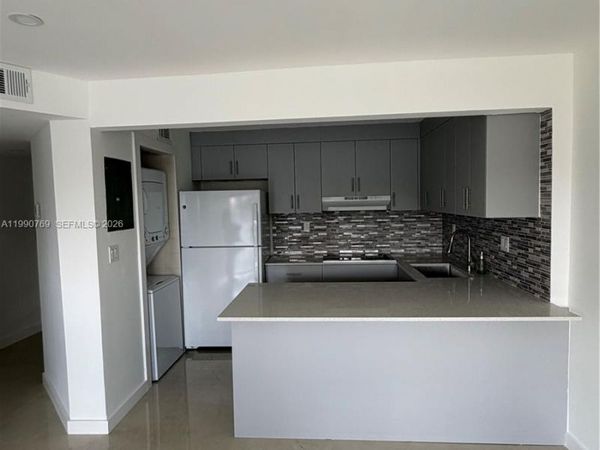 1820 W 53rd St, Unit 201, Hialeah, FL 33012