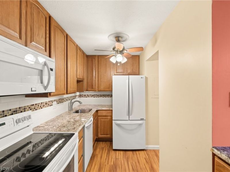 33803 Electric Boulevard, Unit A16, Avon Lake, OH 44012 Photo 13