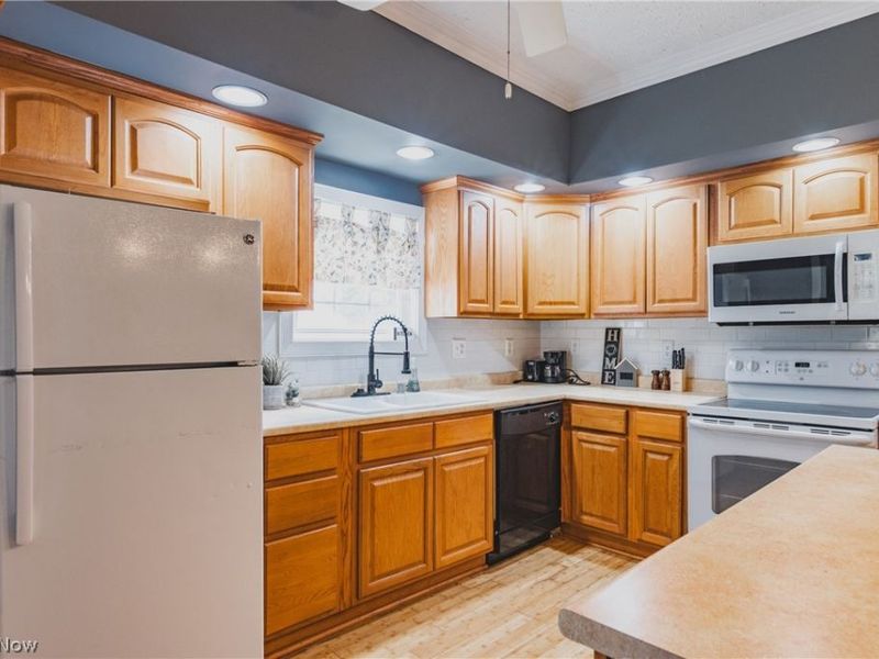 105 W 4 1/2 Street, Williamstown, WV 26187 Photo 4