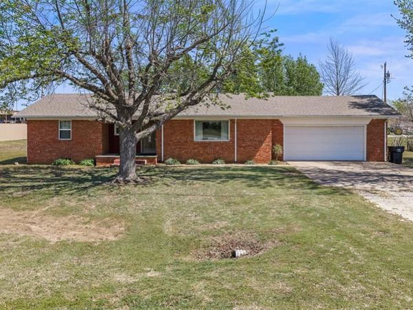 604 N Main Street, Elmore City, OK 73433