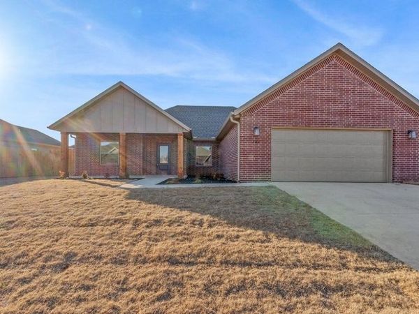 147 N Banner Avenue, Farmington, AR 72730