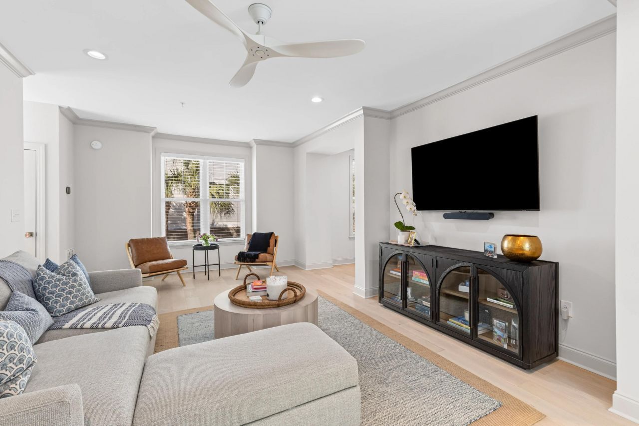 200 River Landing Drive Photo 4