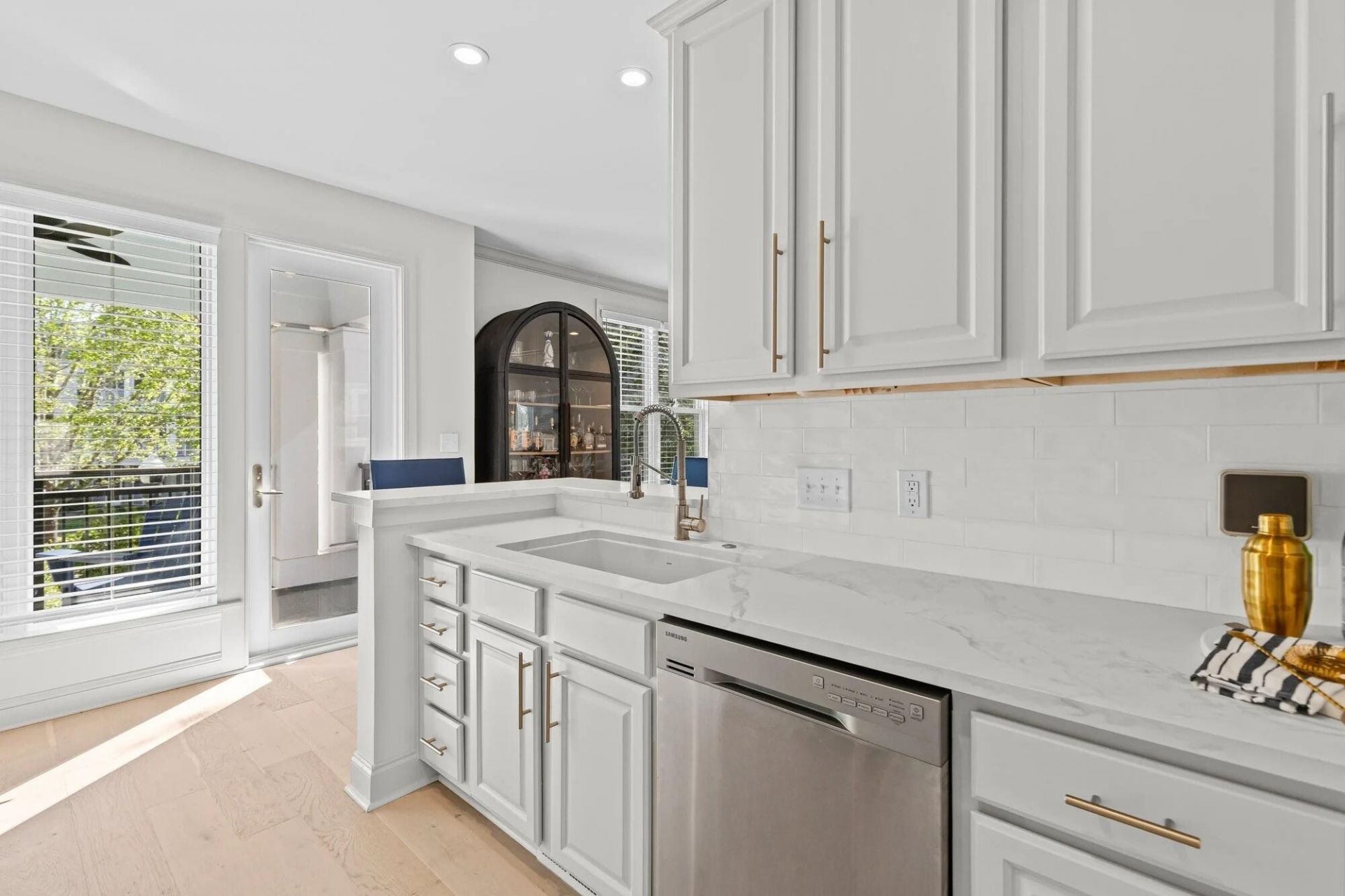 200 River Landing Drive Photo 9