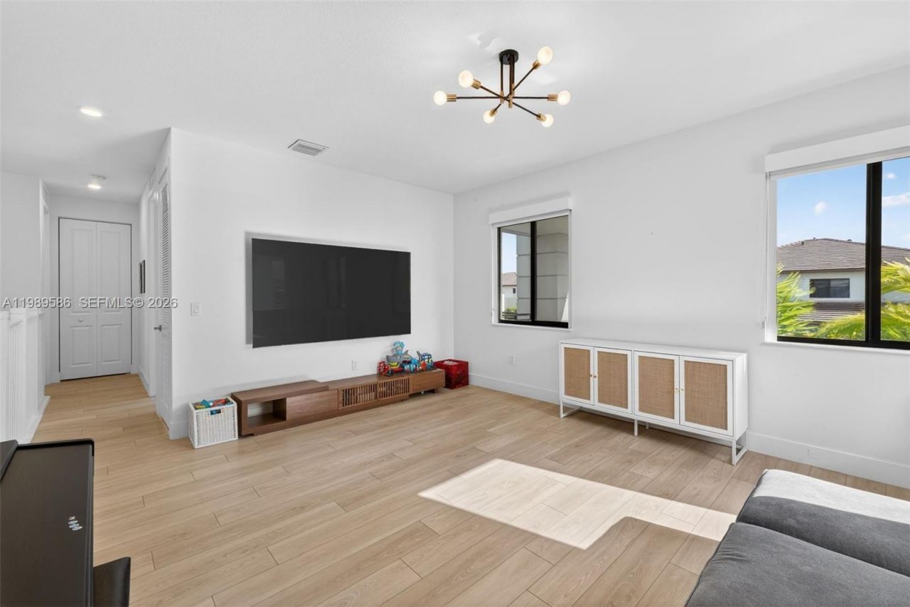 8267 SW 120th Ter , Miami, FL 33156 Photo